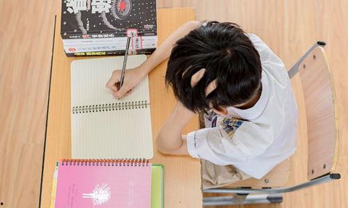 娱乐吃瓜酱医学生写字,展现妙笔生花风采